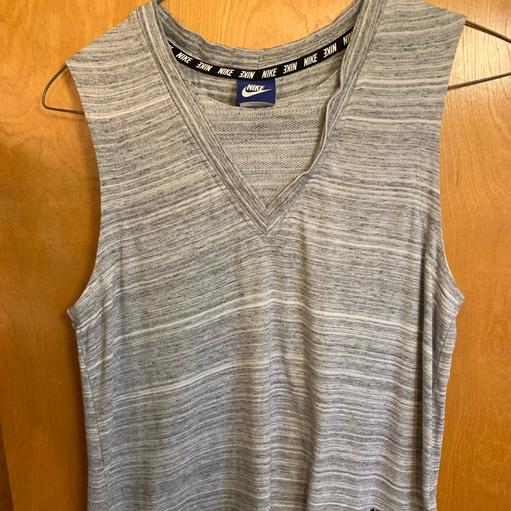 Women’s Nike work out muscle shirt